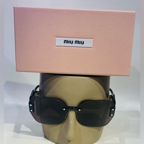 New MIU MIU Sunglasses - Picture 4 of 12